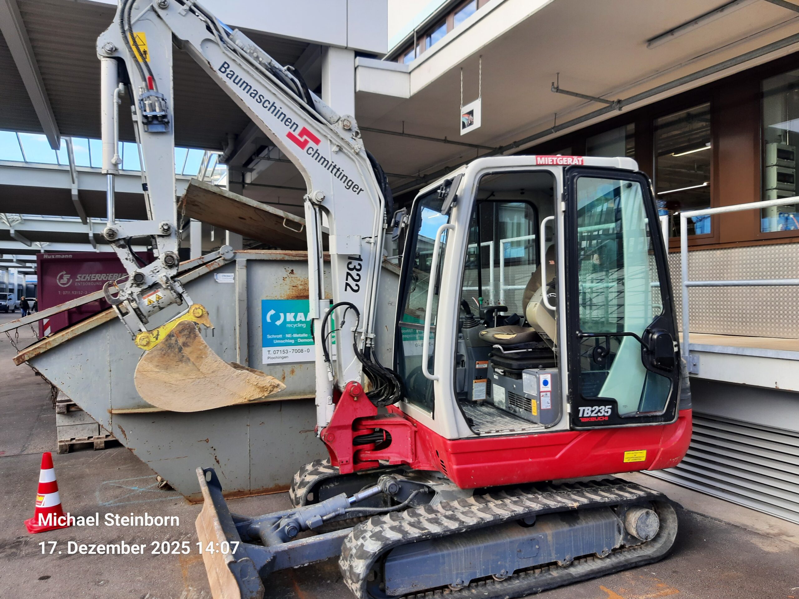 Takeuchi Kompaktbagger TB235